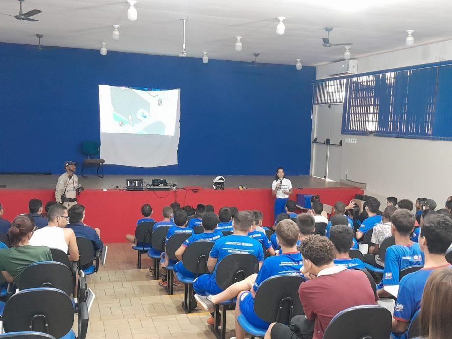 SEINTRA e SMAS se unem para palestras com jovens de projetos assistenciais SEINTRA e SMAS se unem para palestras com jovens de projetos assistenciais