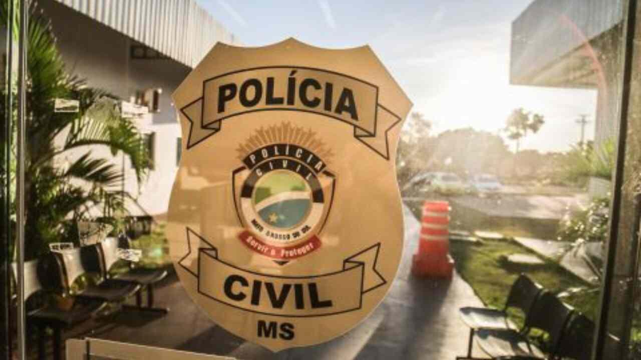 Suposto sargento da Aeronáutica bêbado é preso causando tumulto em tabacaria em Campo Grande