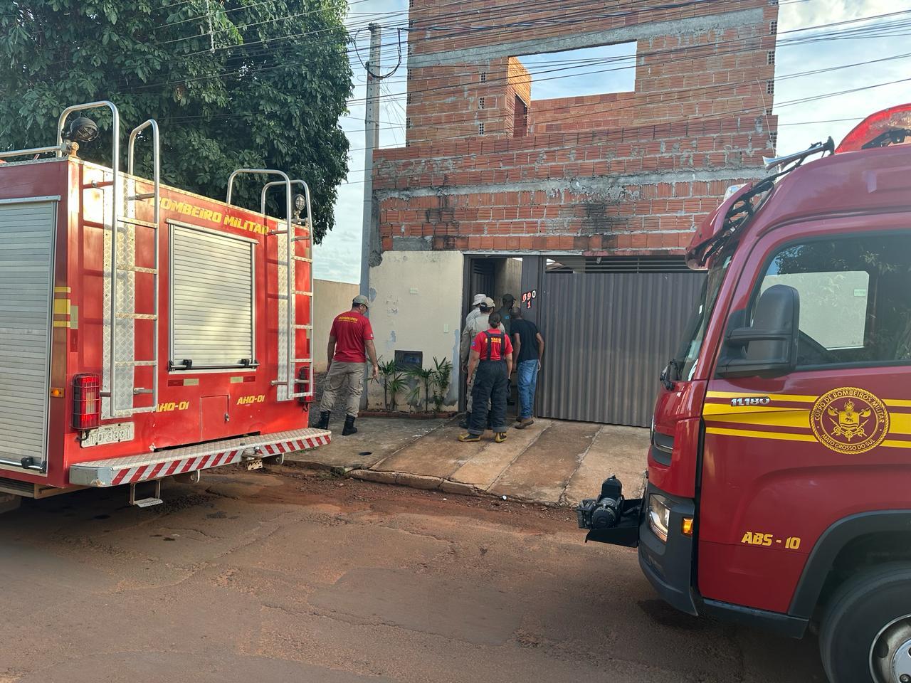 Três viaturas dos bombeiros são mobilizadas em suposto incêndio na manhã desta quinta-feira 