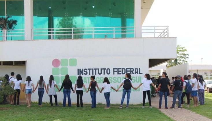 IFMS comunica que fará suspensão total das atividades a partir de segunda-feira IFMS comunica que fará suspensão total das atividades a partir de segunda-feira