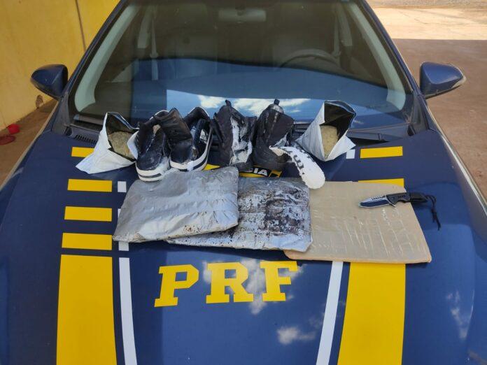 Bolivianas são presas pela PRF na BR-262 transportando cocaína Bolivianas são presas pela PRF na BR-262 transportando cocaína