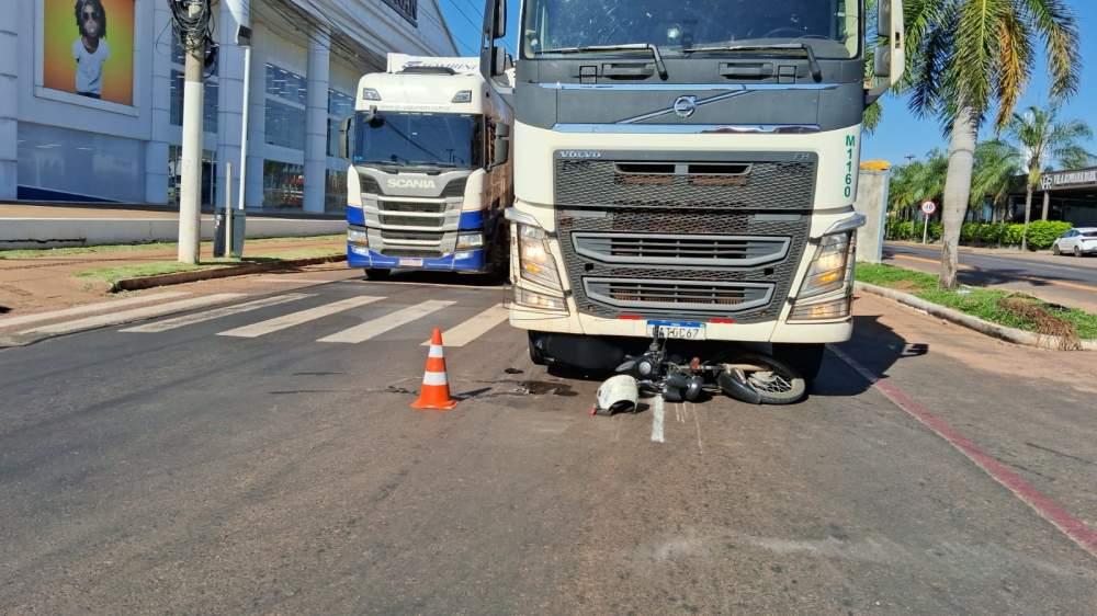 Acidente na BR-262 entre moto e carreta mobiliza equipes do Corpo de Bombeiros 