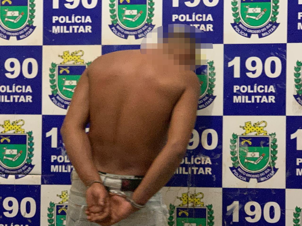 Ao demorar para colocar cílios, marido fica enfurecido e além de quebrar móveis da casa agride a esposa no Guanabara 
