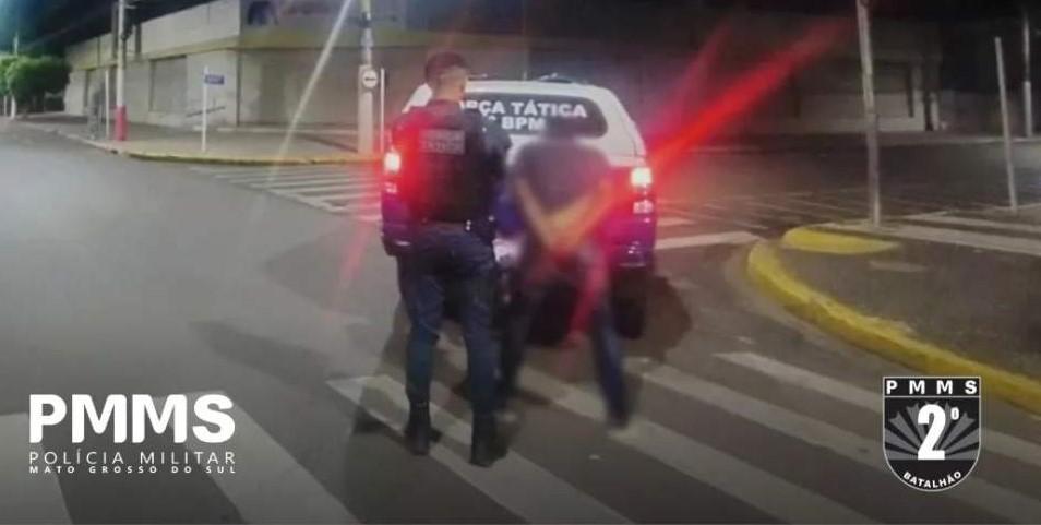 Homem com passagens por furtos, homicídio tentado, tráfico de drogas e receptação é preso pela PM Homem com passagens por furtos, homicídio tentado, tráfico de drogas e receptação é preso pela PM