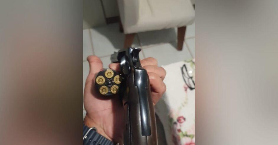 Homem vai preso após ameaçar esposa e ostentar arma de fogo em Sidrolândia