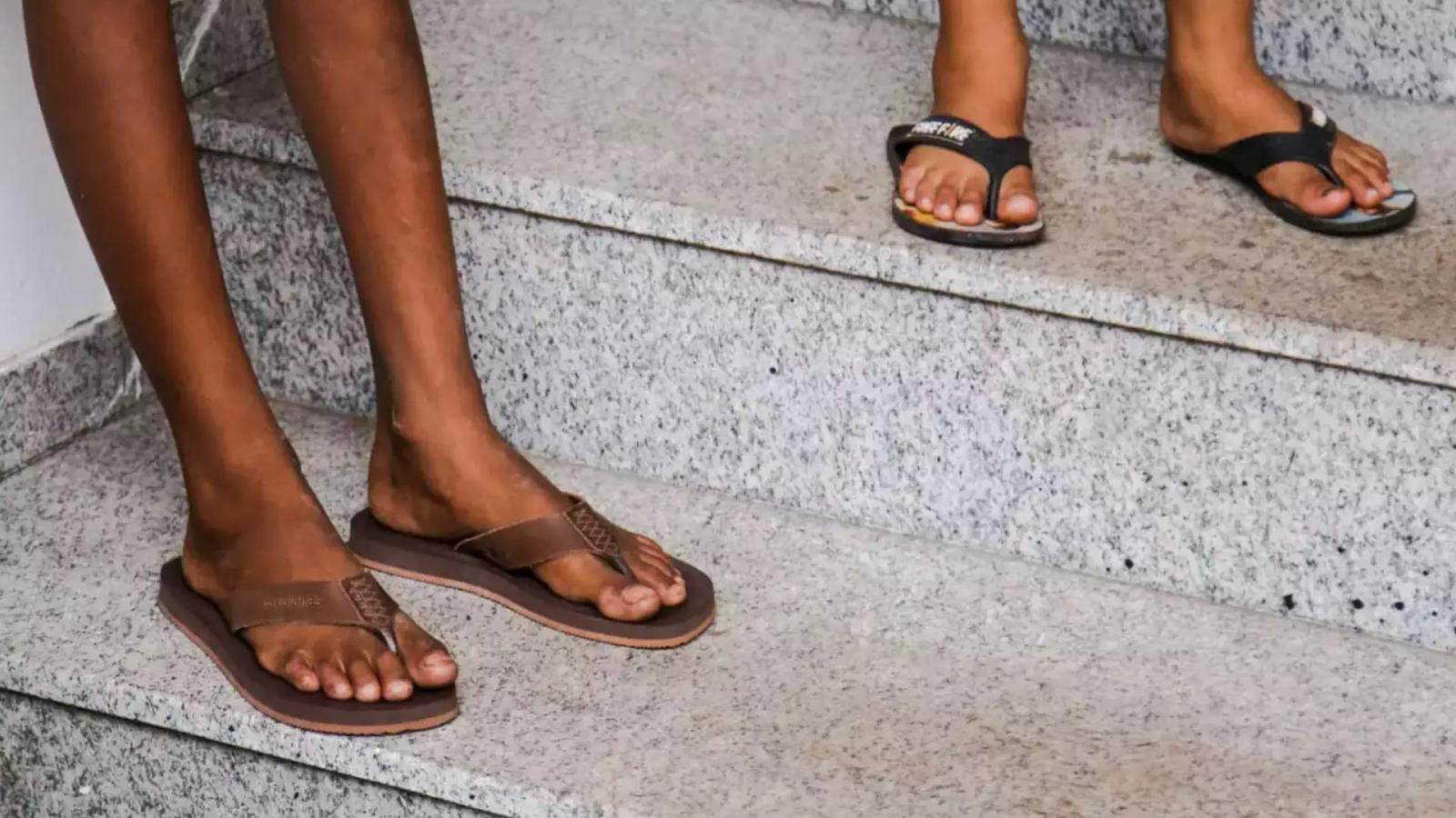 Irmãos de 7 e 8 anos são resgatados de casa sem comida após mãe sair e não voltar em MS Irmãos de 7 e 8 anos são resgatados de casa sem comida após mãe sair e não voltar em MS