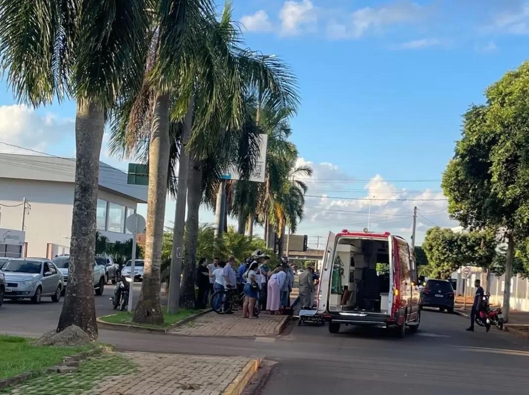 Médico fica gravemente ferido em acidente no Centro de Chapadão do Sul, suspeito evadiu do local