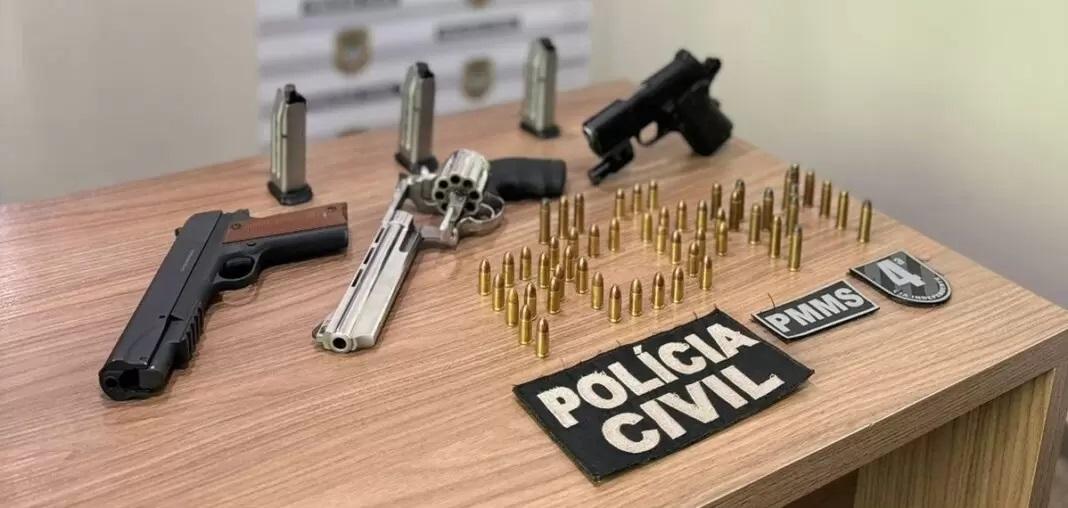 Operação em Chapadão do Sul prende uma pessoa e apreende armas Operação em Chapadão do Sul prende uma pessoa e apreende armas