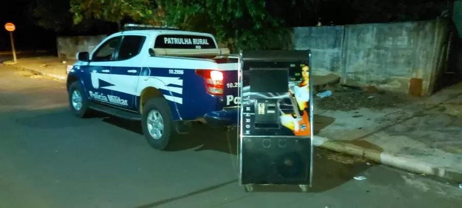PM apreende Jukebox de bar de Paraíso das Águas que perturbava a vizinhança PM apreende Jukebox de bar de Paraíso das Águas que perturbava a vizinhança