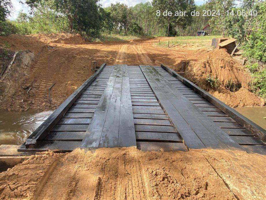 Prefeitura realiza reforma completa em ponte sobre o Córrego Arapuá Prefeitura realiza reforma completa em ponte sobre o Córrego Arapuá