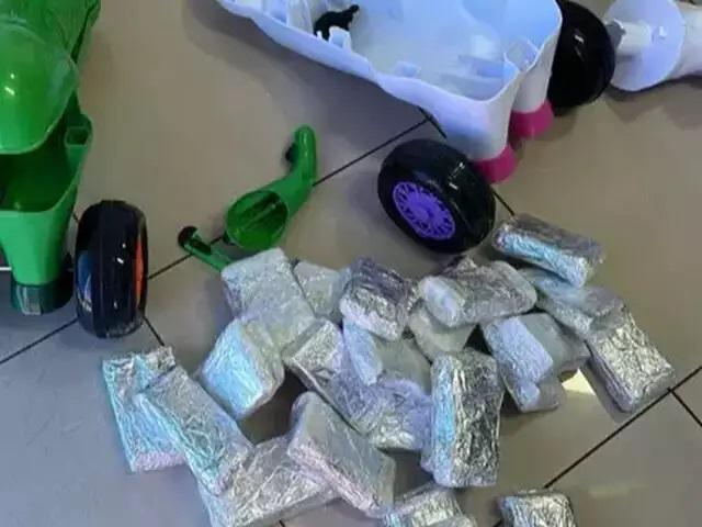 Traficante tenta despachar droga escondida em triciclos infantis 