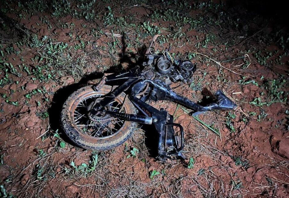 Acidente grave entre carro e moto deixa um morto na BR-376, em Ivinhema