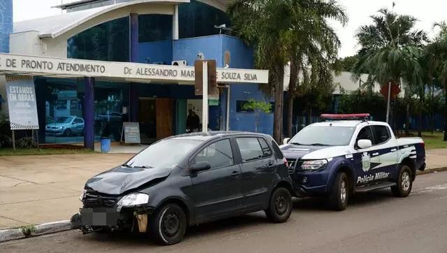Espancado, homem é jogado em buraco e carro 