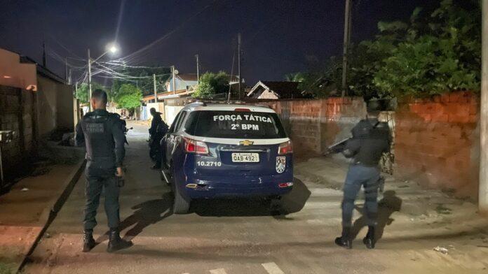 Força Tática prende foragido da justiça durante abordagem no Vila Nova