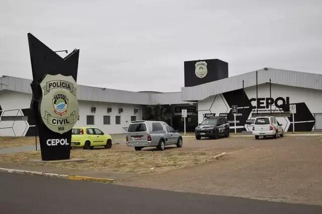 Homem fica ferido ao explodir munição que encontrou no quintal 