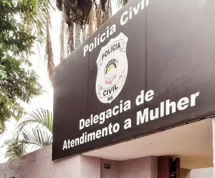 Homem vai até a casa de ex, empurra e agride menina de 12 anos Homem vai até a casa de ex, empurra e agride menina de 12 anos