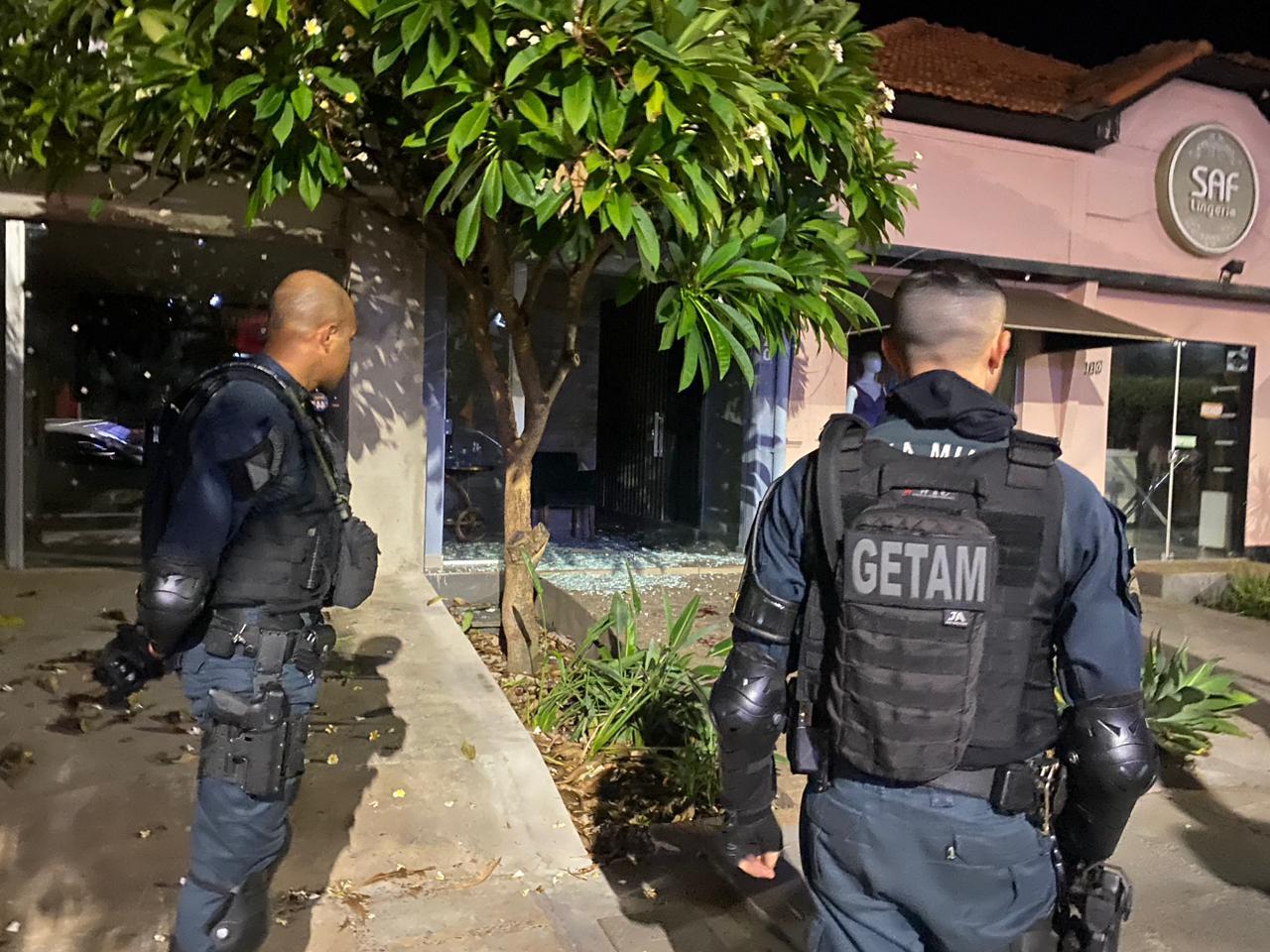 Ladrão que tentou invadir escritório no Centro da cidade fica ferido gravemente e corre risco de morte Ladrão que tentou invadir escritório no Centro da cidade fica ferido gravemente e corre risco de morte