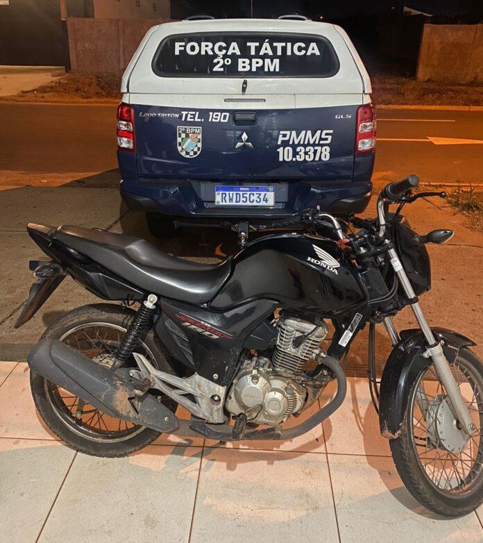Moto furtada no dia 26 deste mês é encontrada abandonada na Av. Rosário Congro
