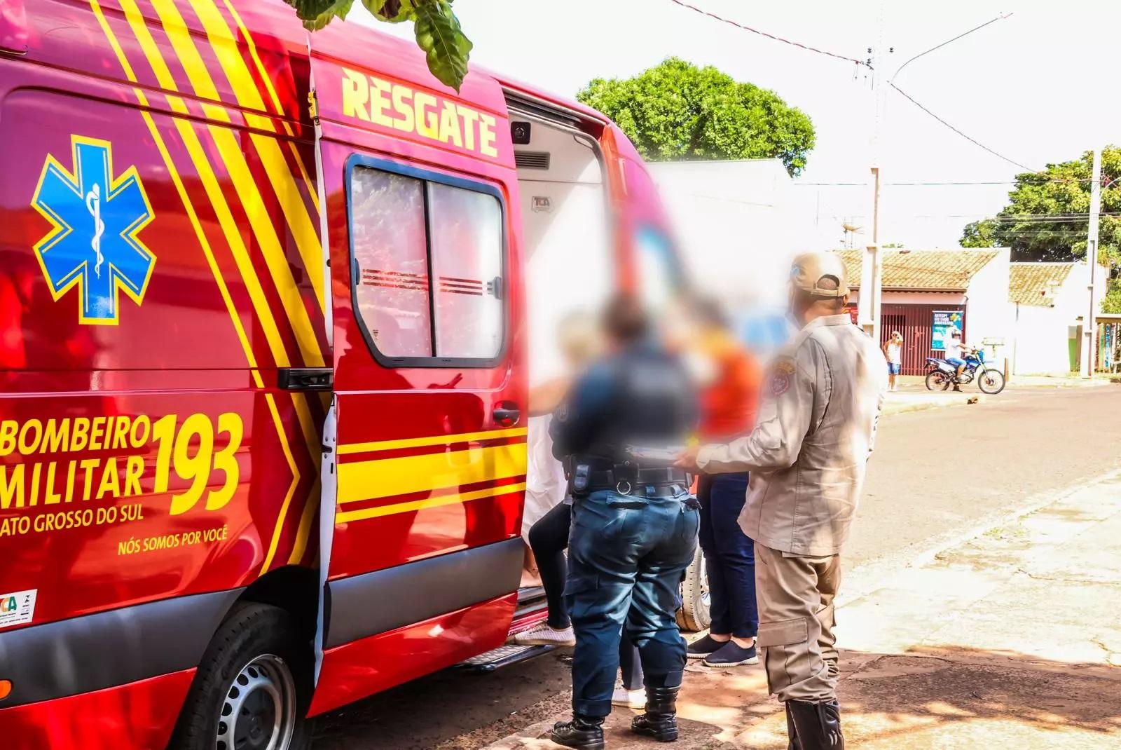 Mulher que buscou ajuda em posto de saúde foi estuprada e agredida por trio em tabacaria