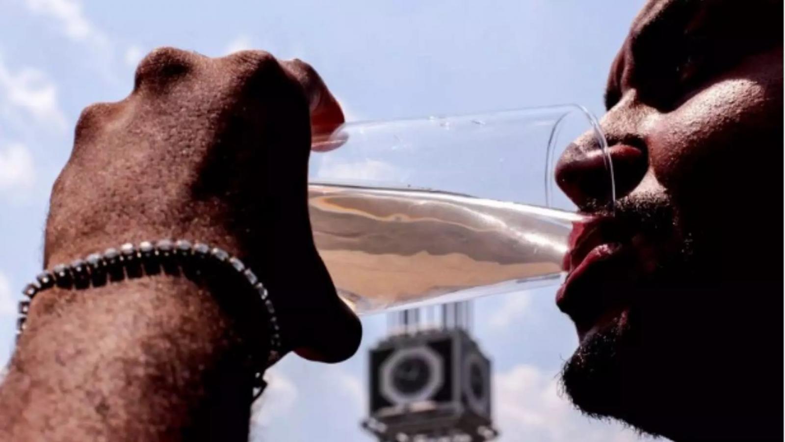Onda de calor continua neste domingo e termômetros registram altas temperaturas em todo o Estado Onda de calor continua neste domingo e termômetros registram altas temperaturas em todo o Estado