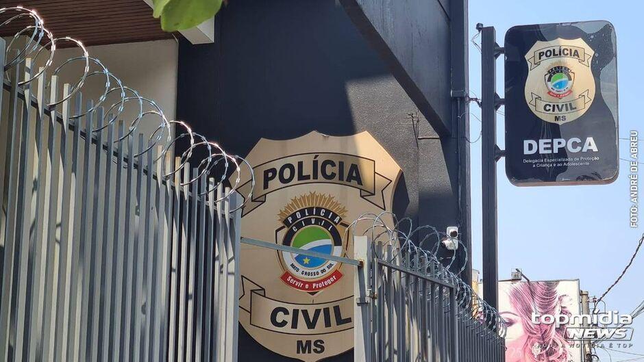 Pai bate cabeça da filha contra o tanque e é preso em Campo Grande Pai bate cabeça da filha contra o tanque e é preso em Campo Grande