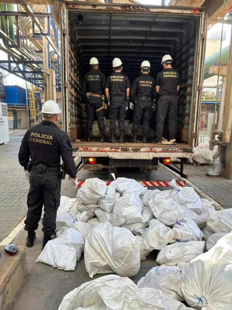 PF incinera duas toneladas de drogas em Três Lagoas