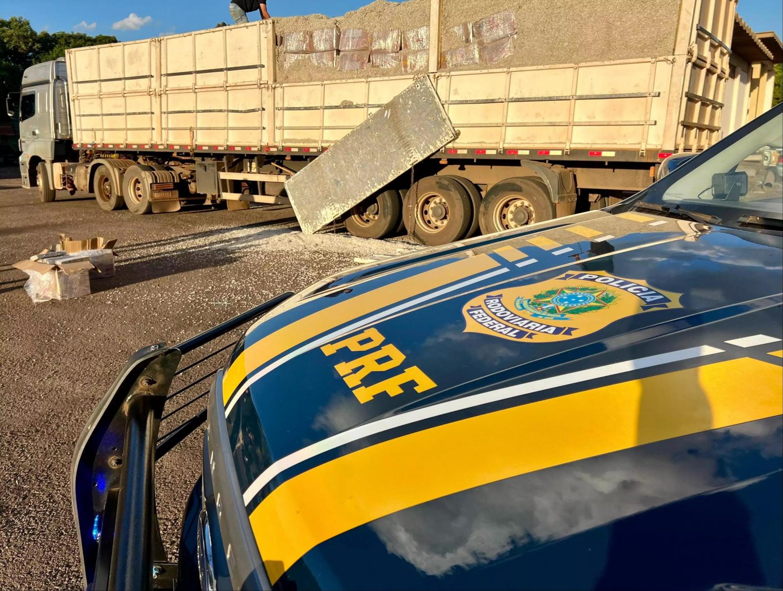PRF de Três Lagoas apreende 1.400kg de maconha escondida em carga