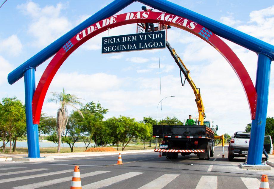 Segunda Lagoa ganha portal artesanal na Avenida dos Oleiros