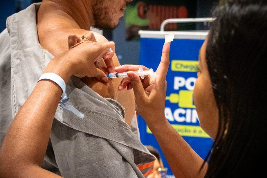 SMS vacina 139 pessoas em campanha de vacinação contra influenza/gripe no Shopping Três Lagoas