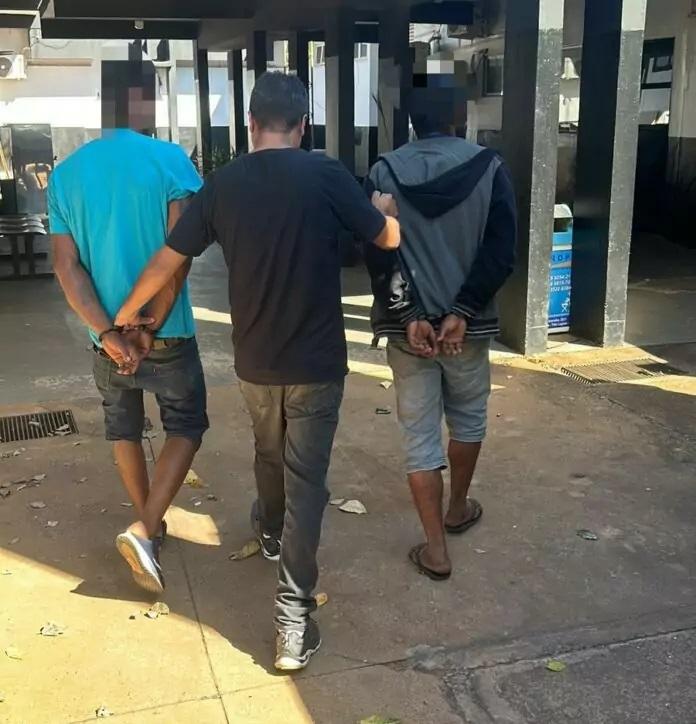 Com mandados de prisão em aberto, dupla é presa pela 3°DP Com mandados de prisão em aberto, dupla é presa pela 3°DP
