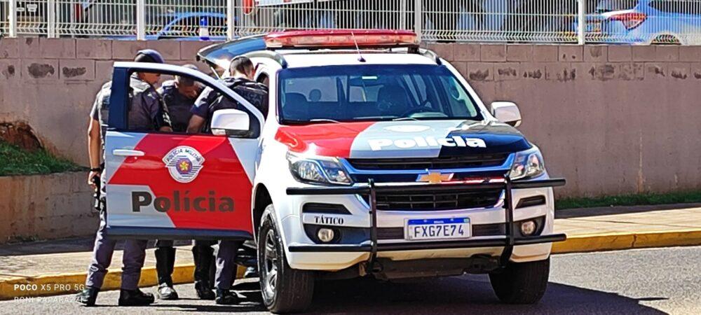 Homem é assassinado com ao menos 4 tiros em Araçatuba, filho estava no colo Homem é assassinado com ao menos 4 tiros em Araçatuba, filho estava no colo