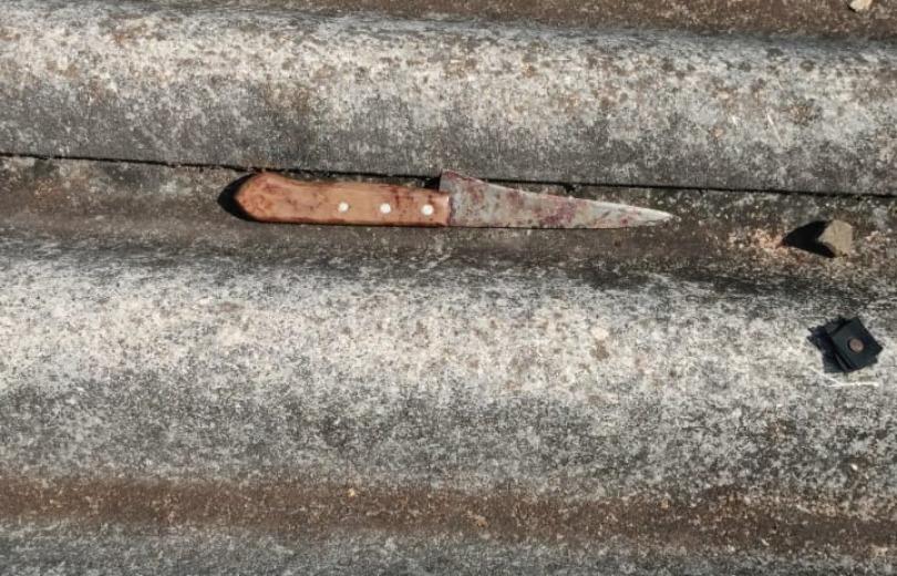 Mulher é encontrada em poça de sangue após ser esfaqueada pelo marido em Dourados