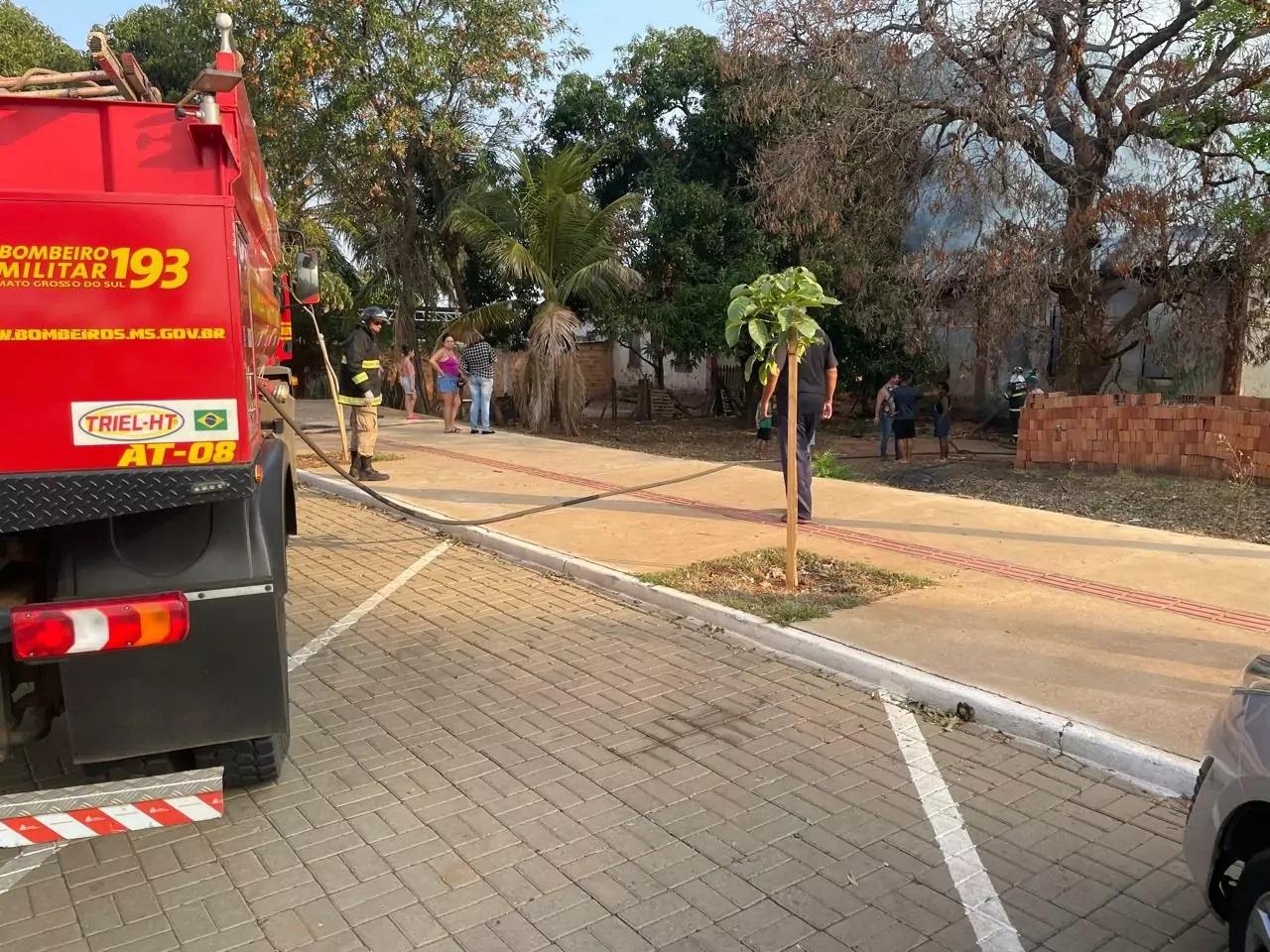 Moradora que perdeu tudo em incêndio pede ajuda para recomeçar a vida 