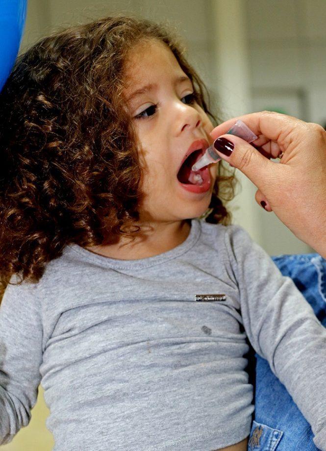 Assim como em todo país, TL anuncia o fim do uso da gotinha contra pólio e iniciará novo esquema vacinal