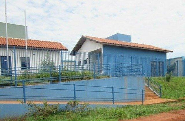 Internos danificam paredes de banheiro ao tentarem fugir da UNEI de Três Lagoas