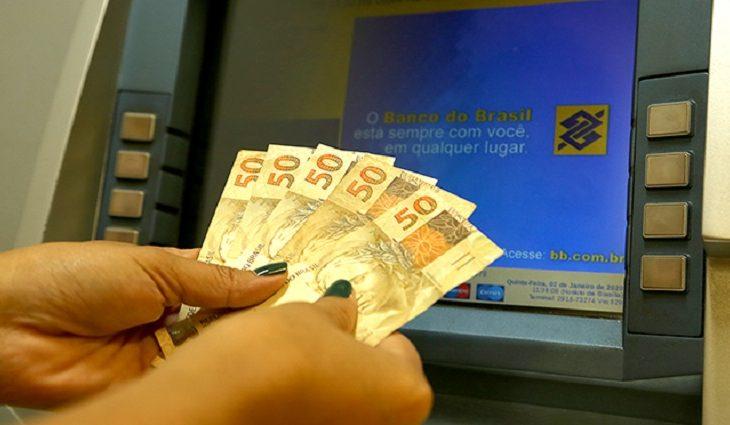 Salário de servidores estaduais estará disponível para saque no dia 1 de outubro