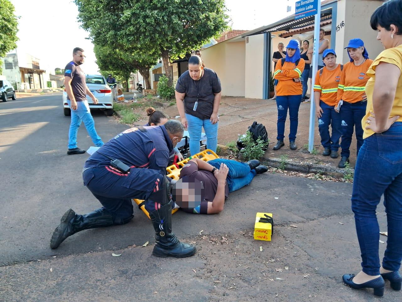 Após acidente, porteiro fica ferido e é socorrido com suposta fratura na perna esquerda