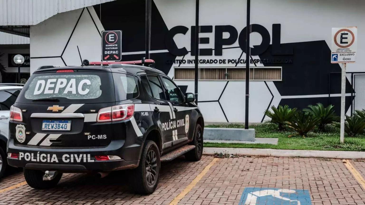 ‘Aqui é bandido de verdade’: Preso se recusa a dividir pão no café da manhã e atira marmita contra policial