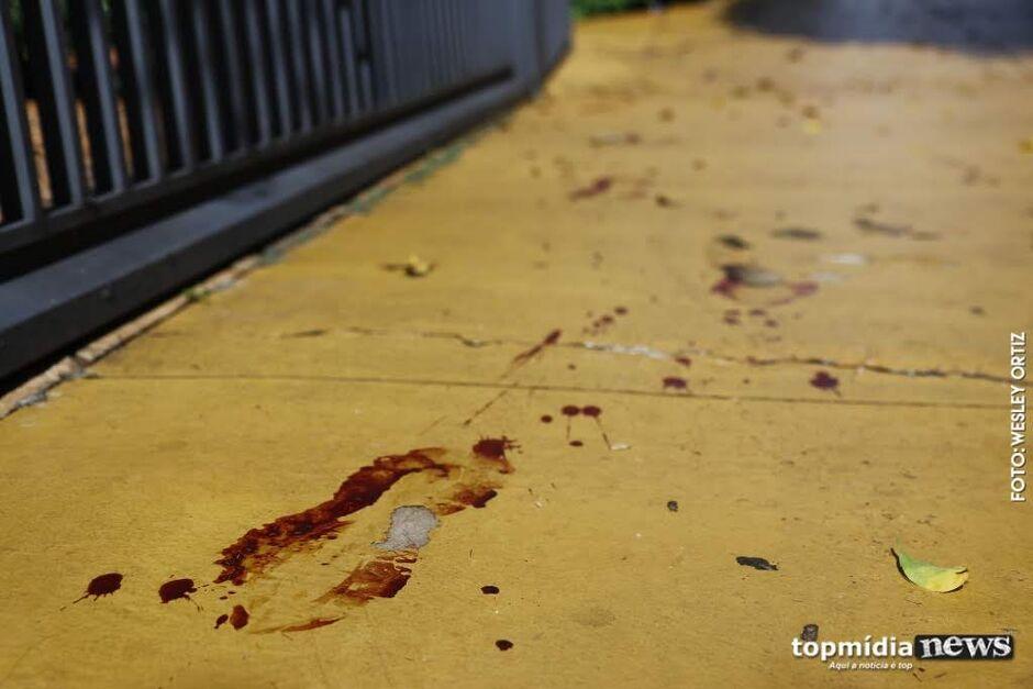 Bêbado, homem é esfaqueado por desconhecido no meio da rua em Inocência