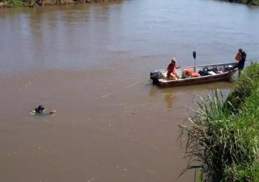 Bombeiros encontram corpo de pescador que sumiu ao tentar atravessar Rio Ivinhema nadando