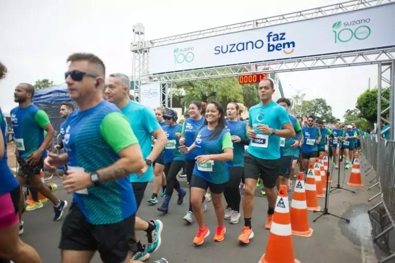 Corrida e Caminhada Suzano Faz Bem reúne 850 participantes e arrecada mais de 4,250 mil quilos de alimentos Corrida e Caminhada Suzano Faz Bem reúne 850 participantes e arrecada mais de 4,250 mil quilos de alimentos