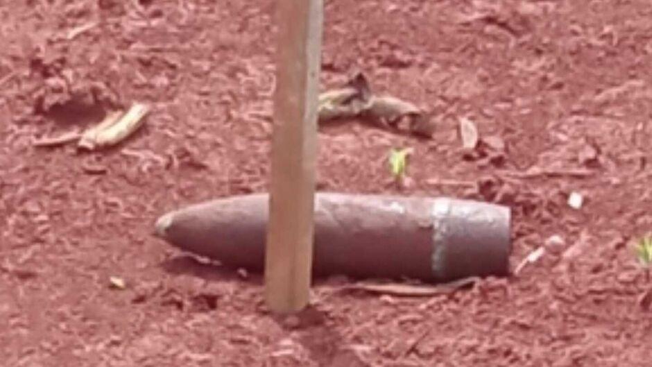 Explosivo de origem militar é encontrado em propriedade rural de Sidrolândia Explosivo de origem militar é encontrado em propriedade rural de Sidrolândia