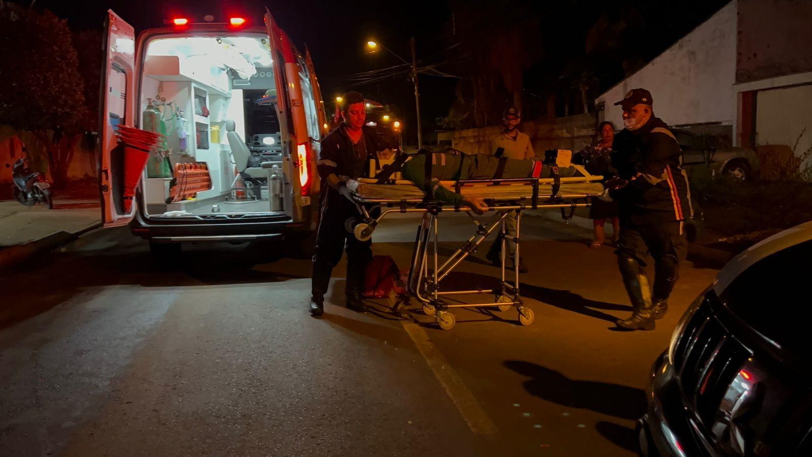 Gari é atropelado ao descer de caminhão no bairro Vila Alegre Gari é atropelado ao descer de caminhão no bairro Vila Alegre