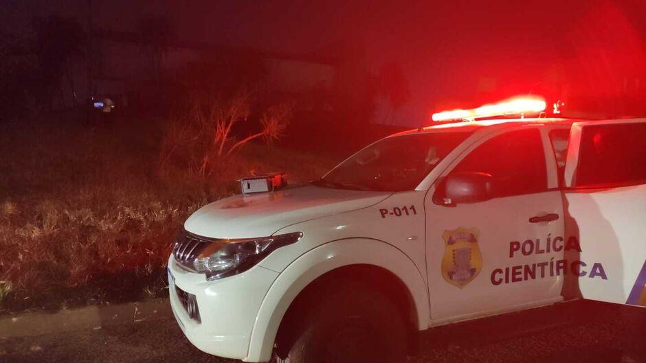 Homem tem faca cravada no peito e morre em briga no Paulo Coelho Machado