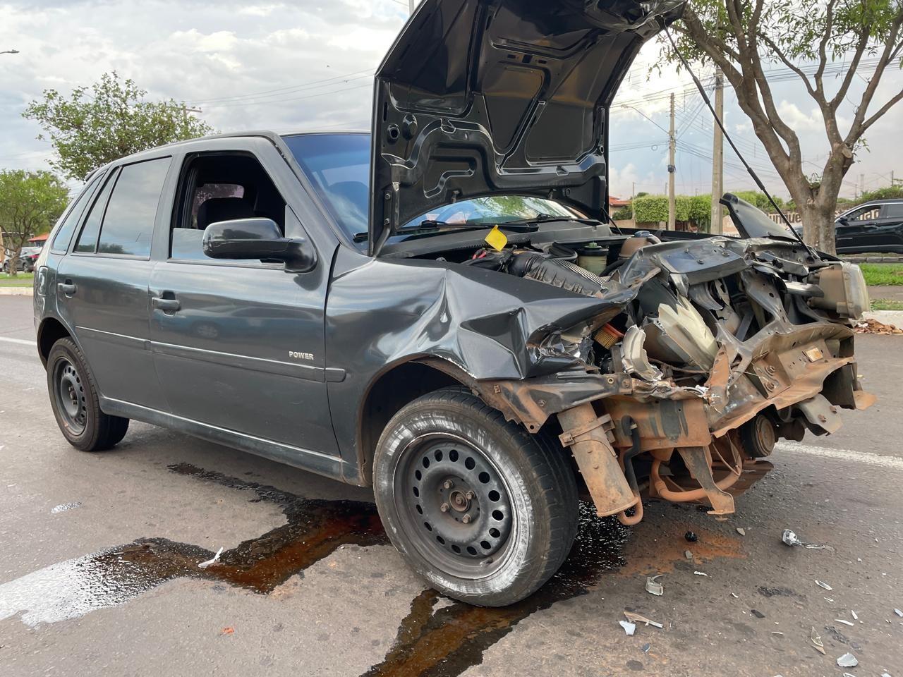 Idoso tem mal súbito e bate na traseira de Hilux no bairro Jardim Morumbi 