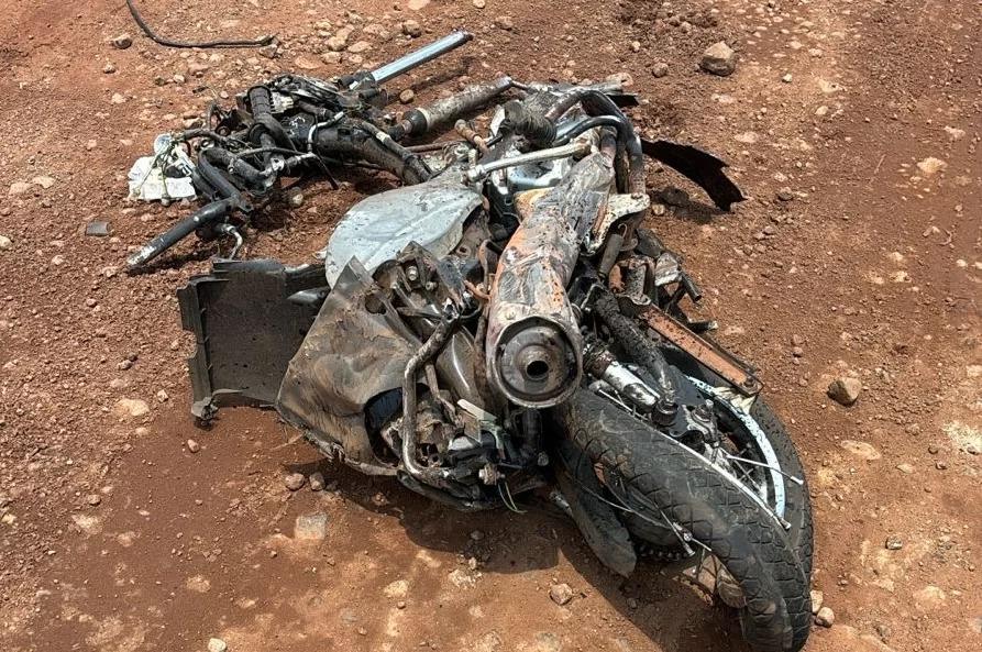Motociclista bate em carreta e morre em Paraíso das Águas Motociclista bate em carreta e morre em Paraíso das Águas