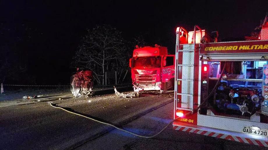 Motorista de Strada morre em batida frontal com carreta na BR-262