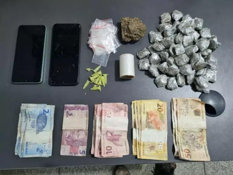 Mulher é presa pela Força Tática por tráfico de drogas no Novo Oeste