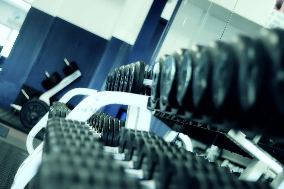 Mulheres saem na porrada em briga por aparelho de academia no Vilas Boas