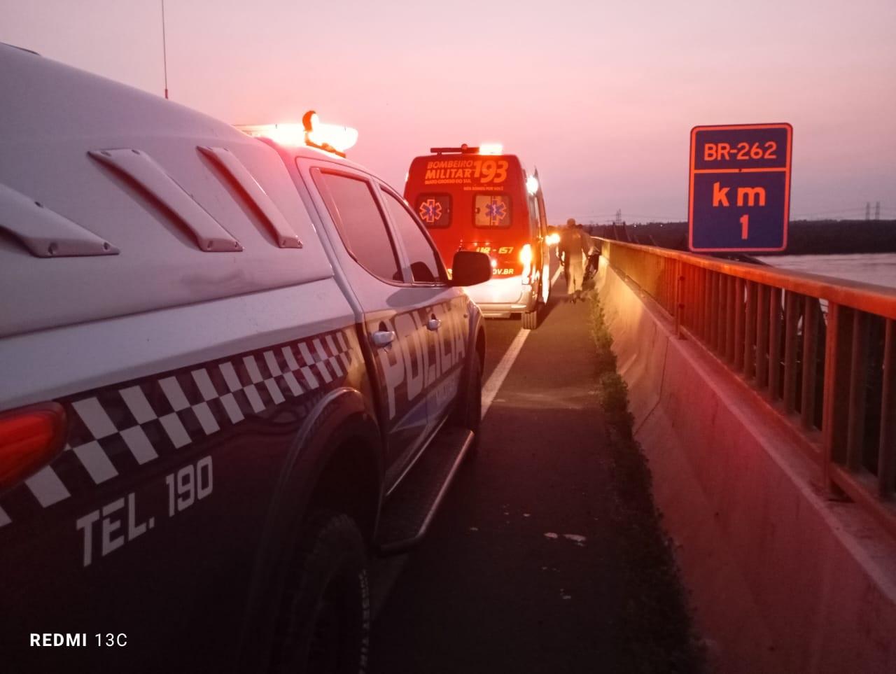 PM recebe diversas ligações na madrugada em suposta tentativa de suicídio na ponte do Rio Paraná PM recebe diversas ligações na madrugada em suposta tentativa de suicídio na ponte do Rio Paraná
